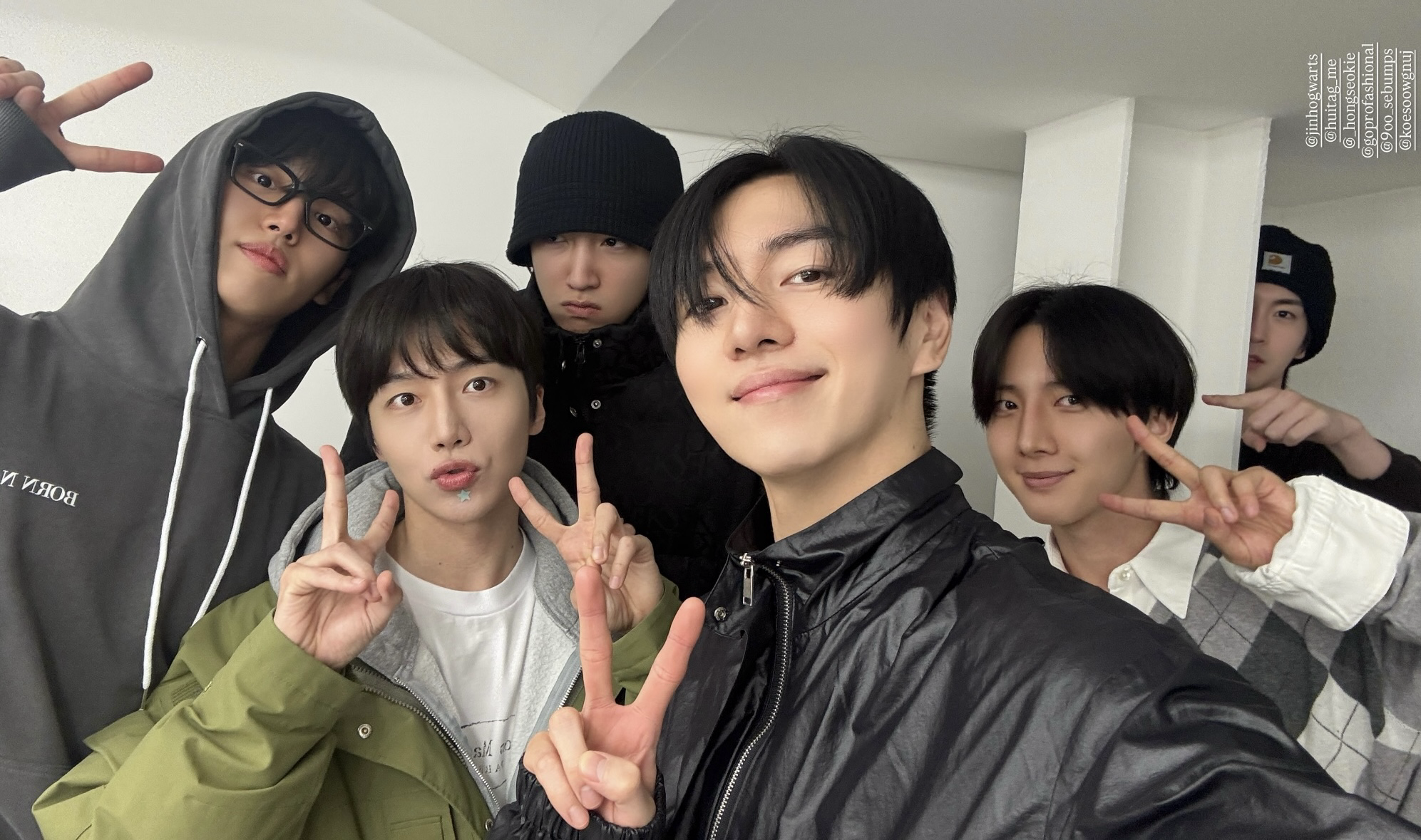 A moment captured by Hui (PENTAGON)'s fan