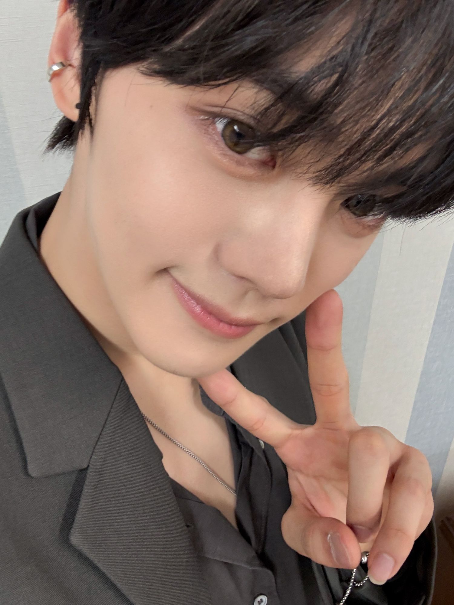 Latest photo of Kim Gyuvin (ZEROBASEONE)