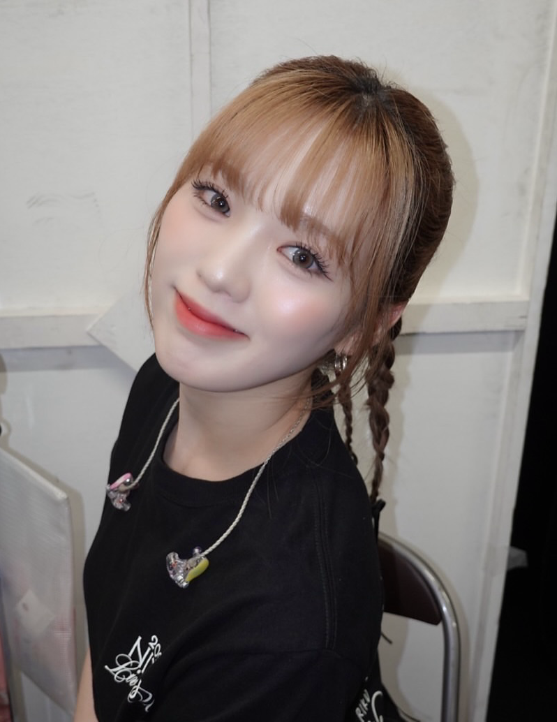 Behind-the-scenes cut of Rio (NiziU)