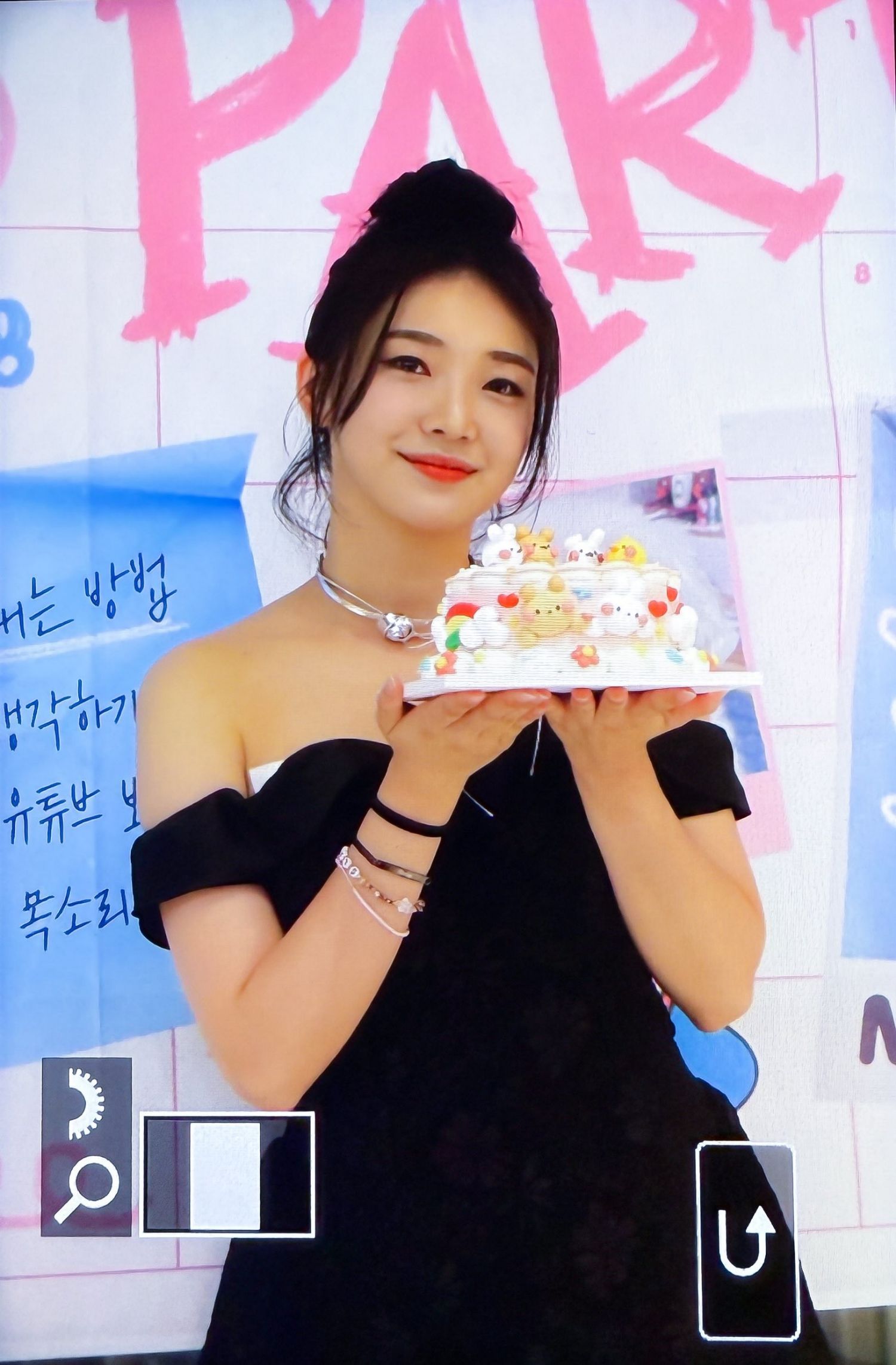 A moment captured by EVERGLOW's fan
