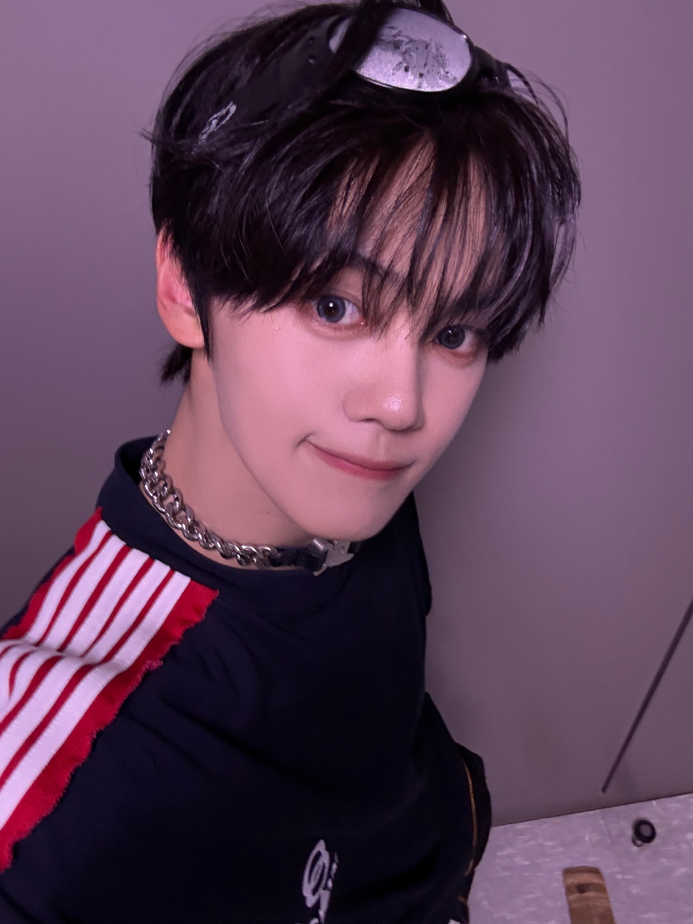 Recent activity shot of Kim Gyuvin (ZEROBASEONE)