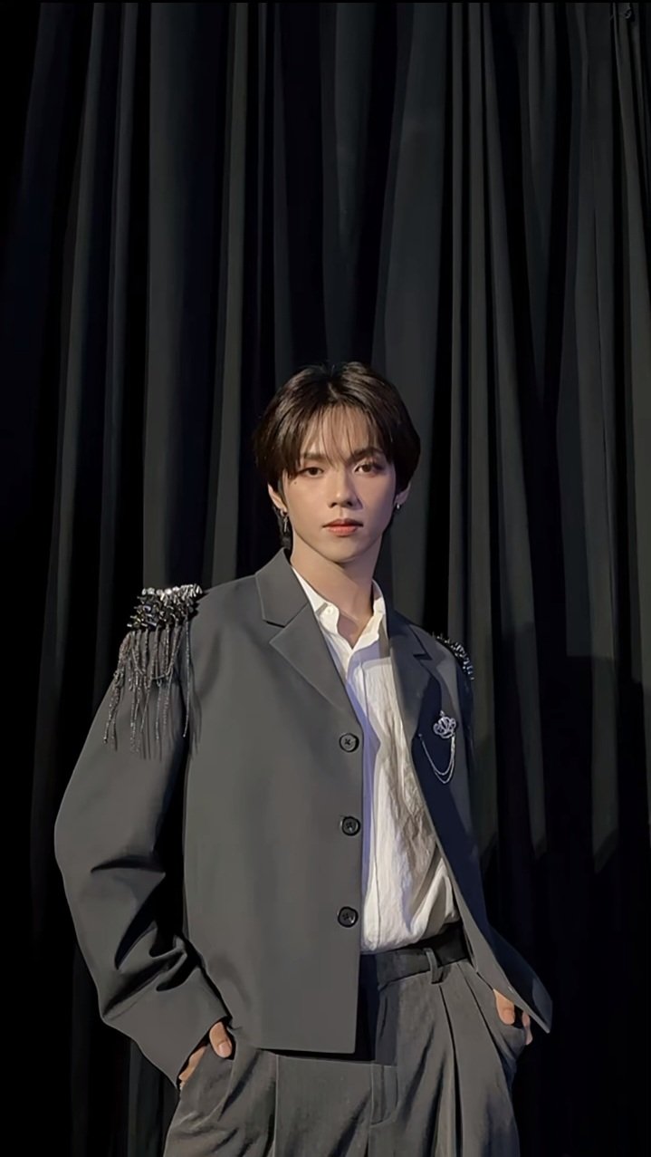 Recent activity shot of JL (AHOF)