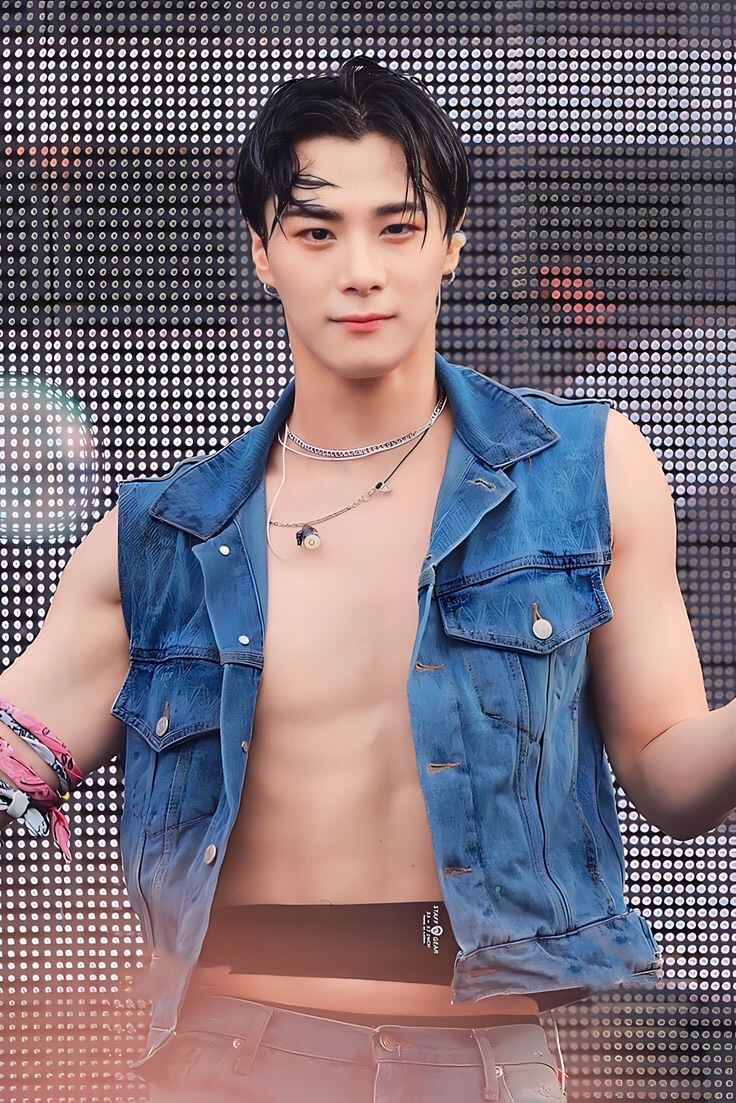 Behind-the-scenes cut of Moonbin (ASTRO)