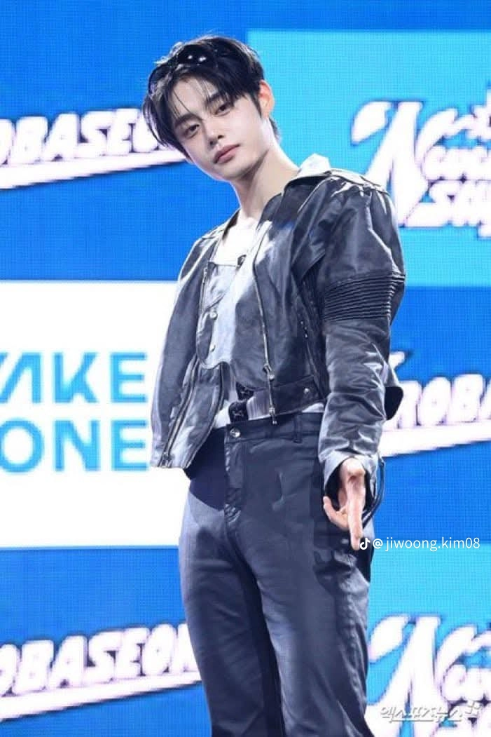 Latest photo of Kim Jiwoong (ZEROBASEONE)