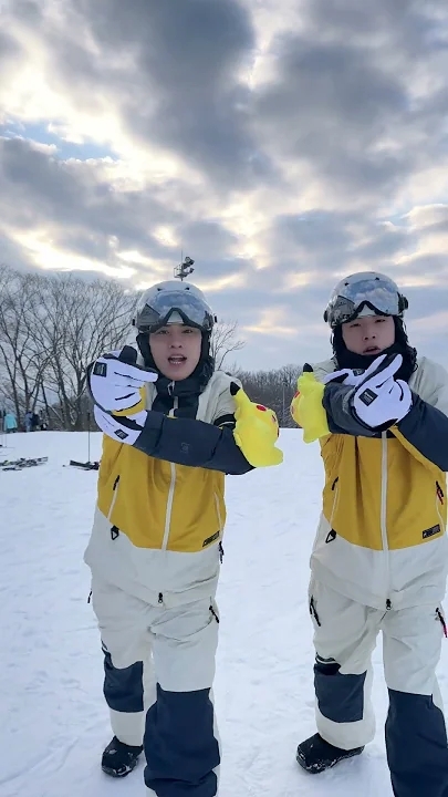 아스트로의 최신 사진