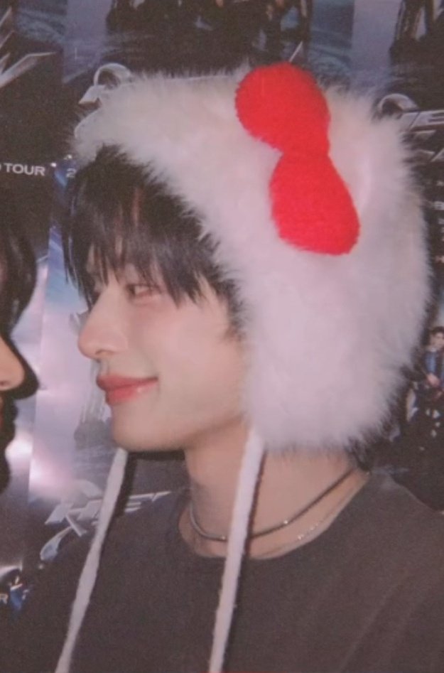 Behind-the-scenes cut of Kim Jiwoong (ZEROBASEONE)