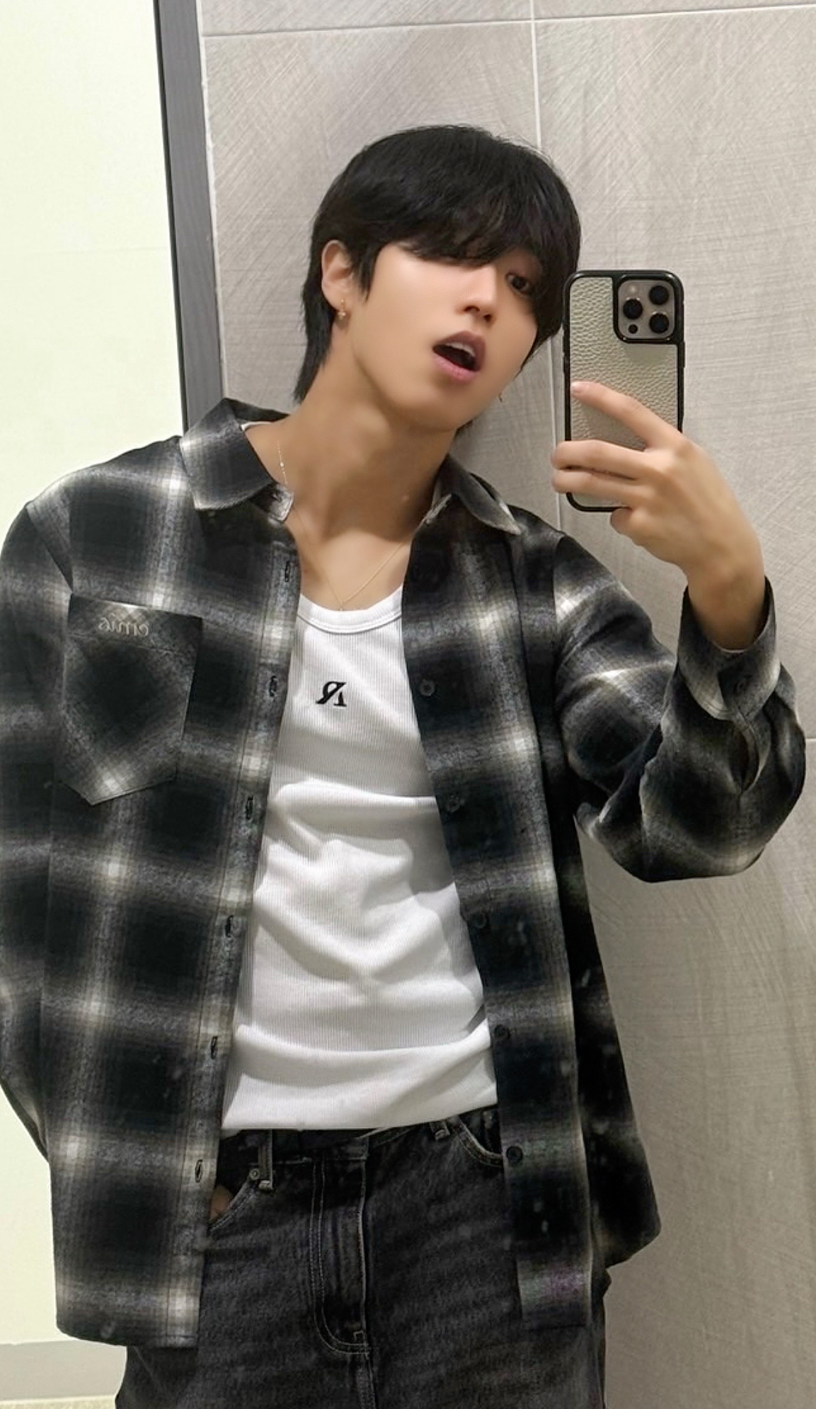 A heartfelt wallpaper shared by HAN (Stray Kids)'s fans