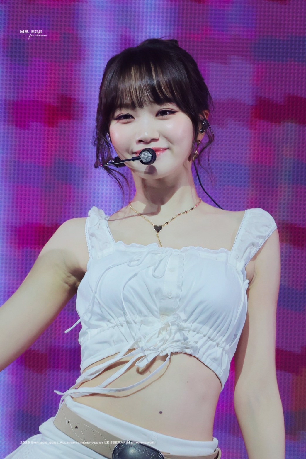 A moment captured by Kim Chaewon (LE SSERAFIM)'s fan