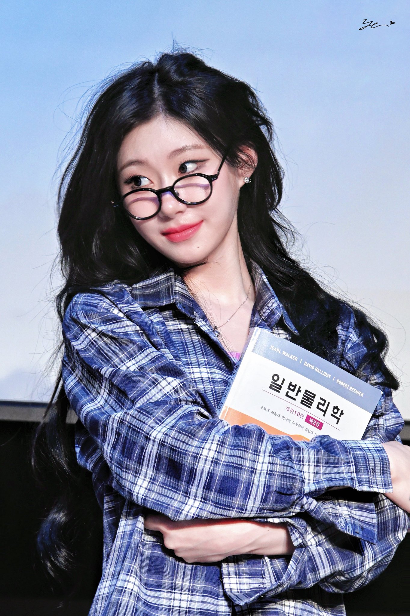 Latest photo of Chaeryeong (ITZY)