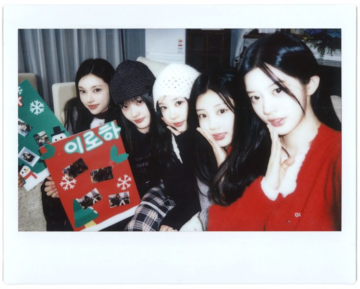 A moment captured by ILLIT's fan