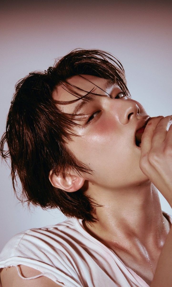 Behind-the-scenes cut of Xdinary Heroes