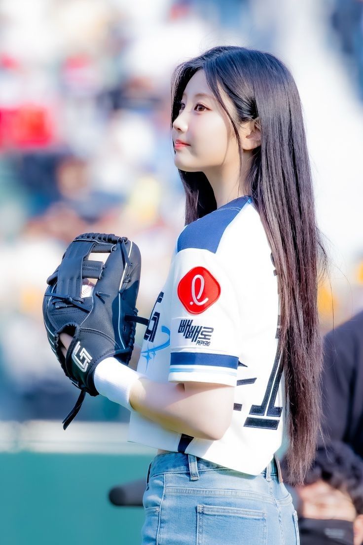Behind-the-scenes cut of Wonhee (ILLIT)