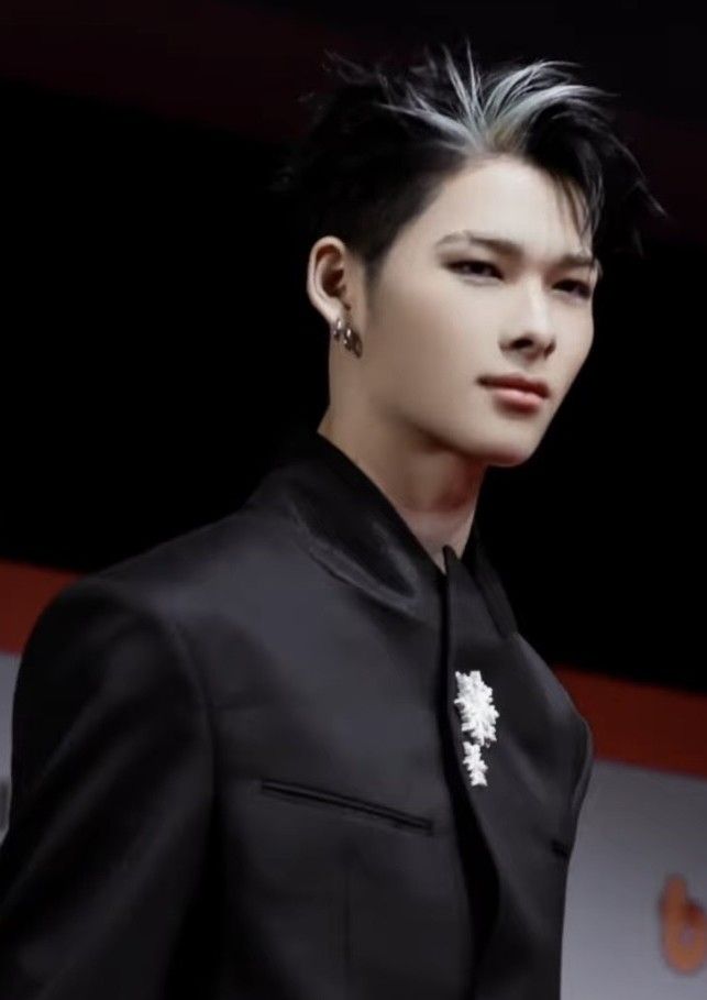 NI-KI (ENHYPEN)的最新照片