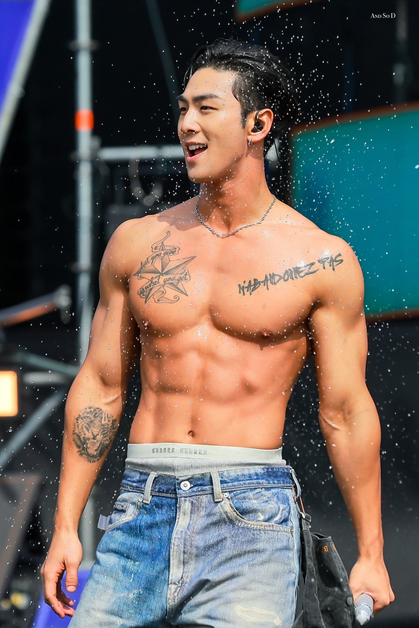 A moment captured by Baekho's fan