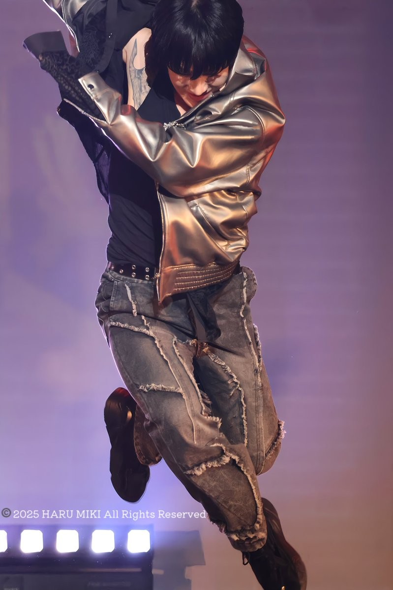 Latest photo of Jinjin (ASTRO)