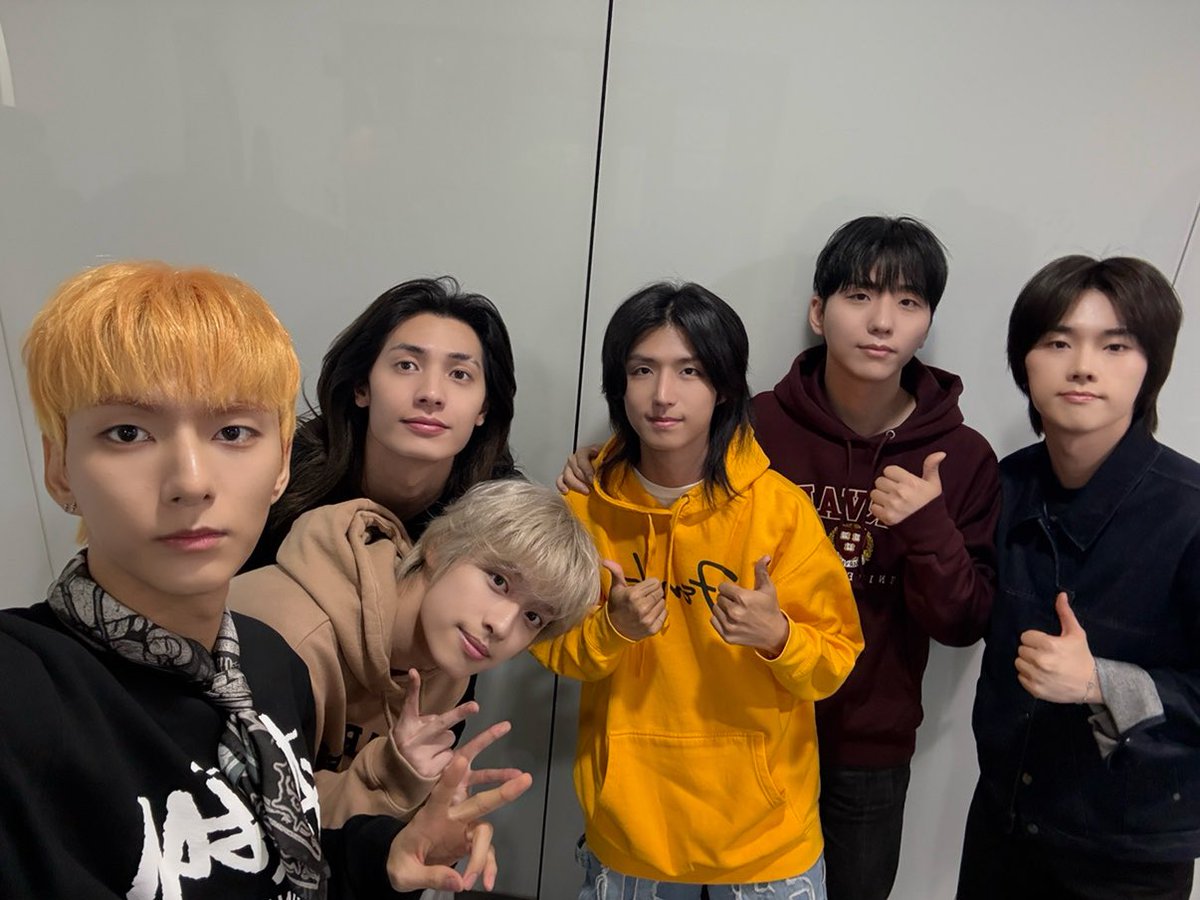 A moment captured by Xdinary Heroes's fan