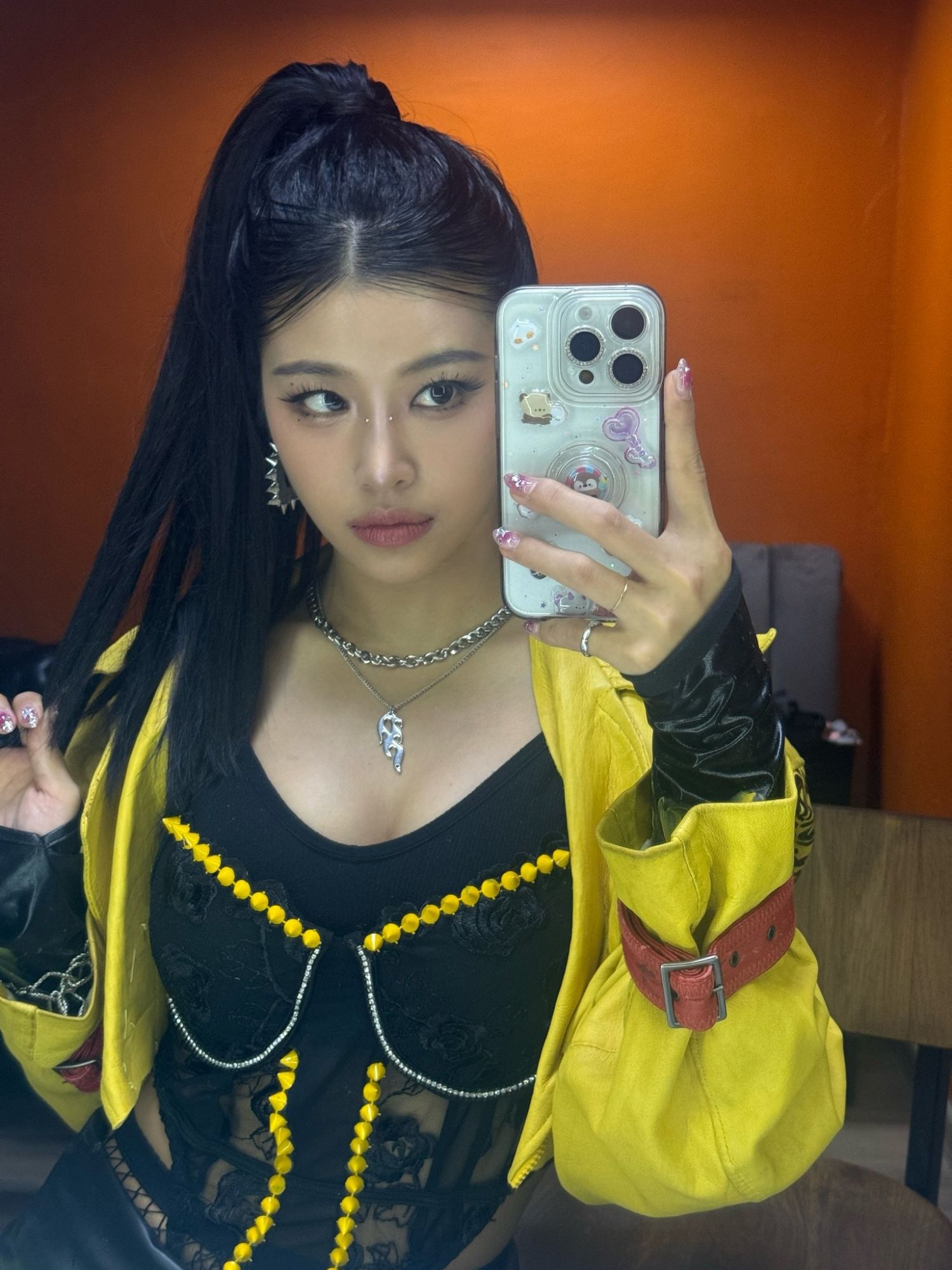 Behind-the-scenes cut of E.Sha (X:IN)