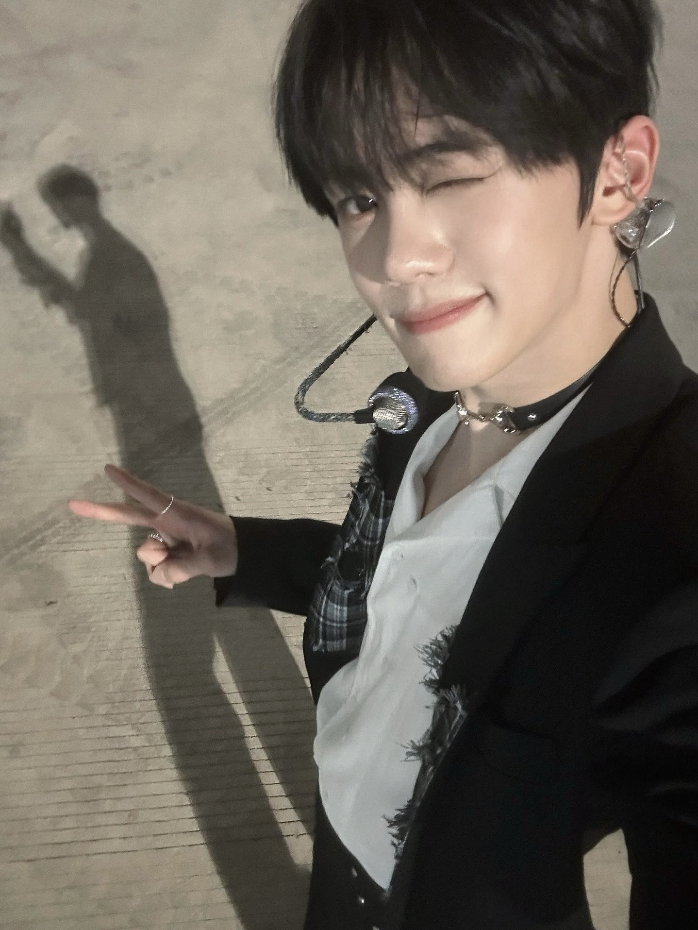 キム・ギュビン (ZEROBASEONE)の舞台裏ショット