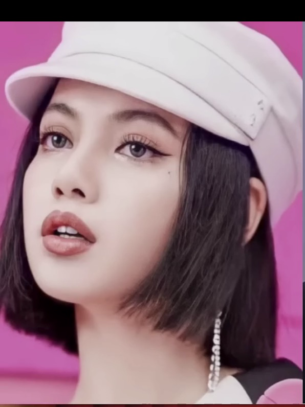 Must-see popular post of 리사 (BLACKPINK), your favorite