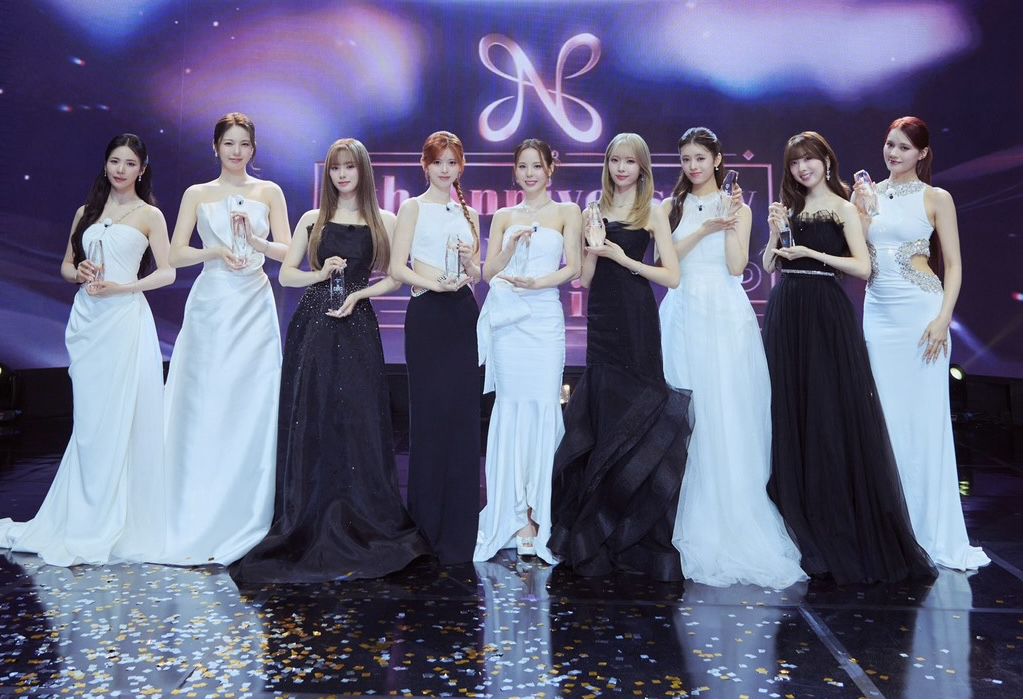 Recent activity shot of NiziU