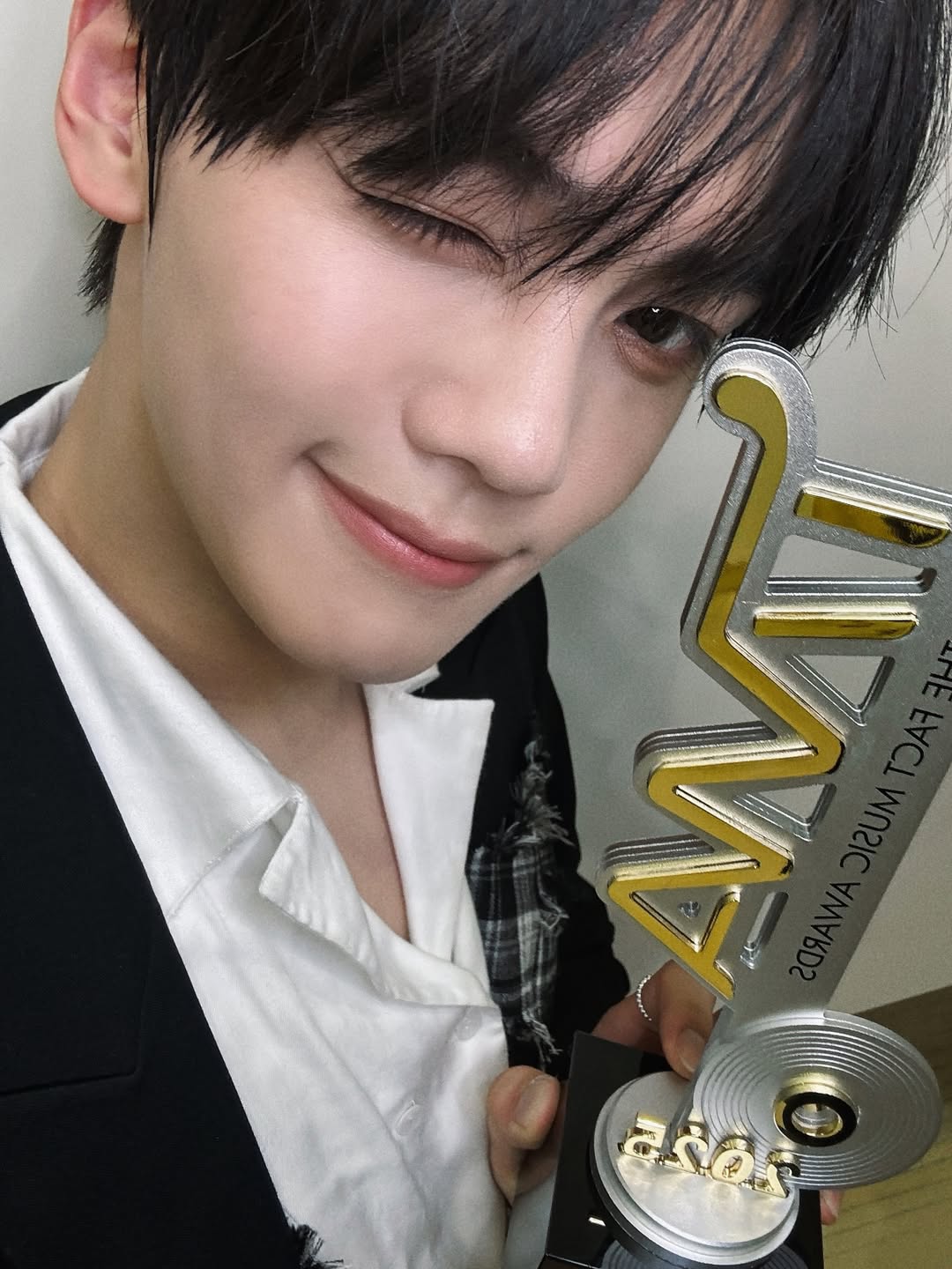 Recent activity shot of Kim Gyuvin (ZEROBASEONE)