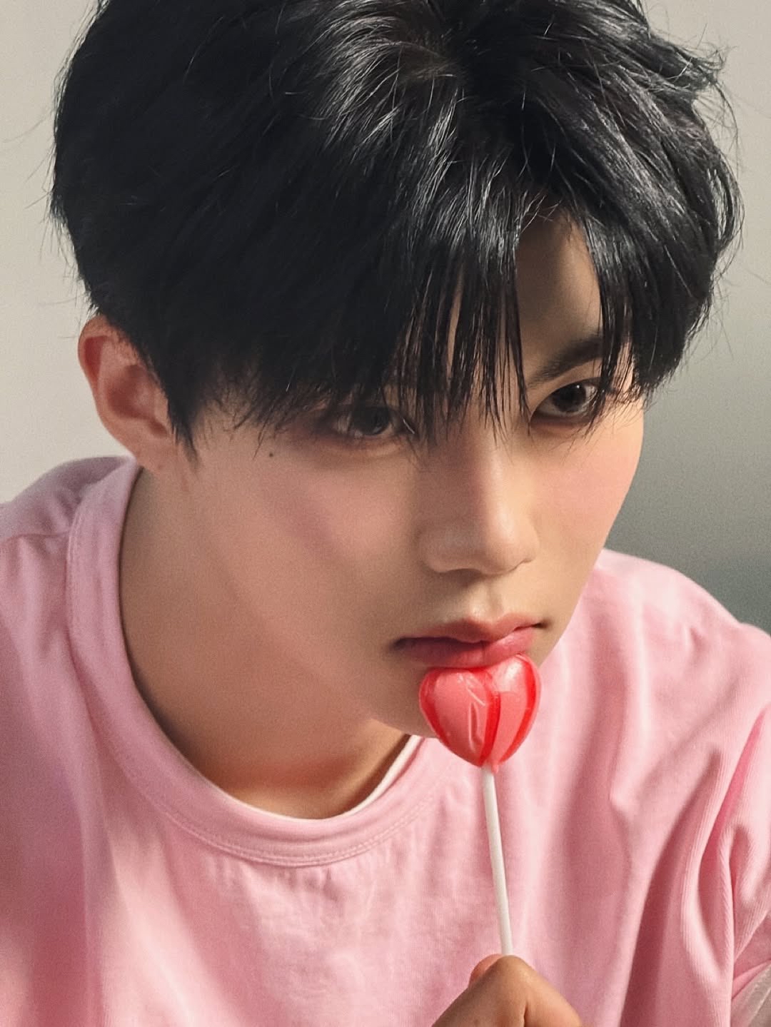 Behind-the-scenes cut of Park Gunwook (ZEROBASEONE)