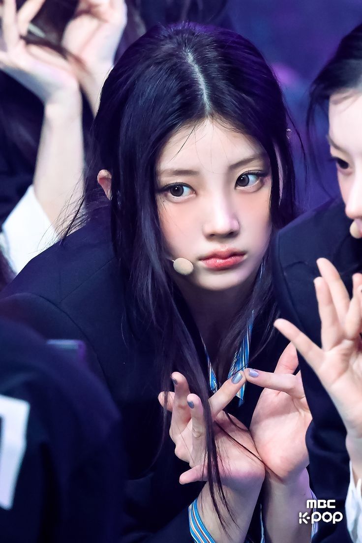 Behind-the-scenes cut of Wonhee (ILLIT)