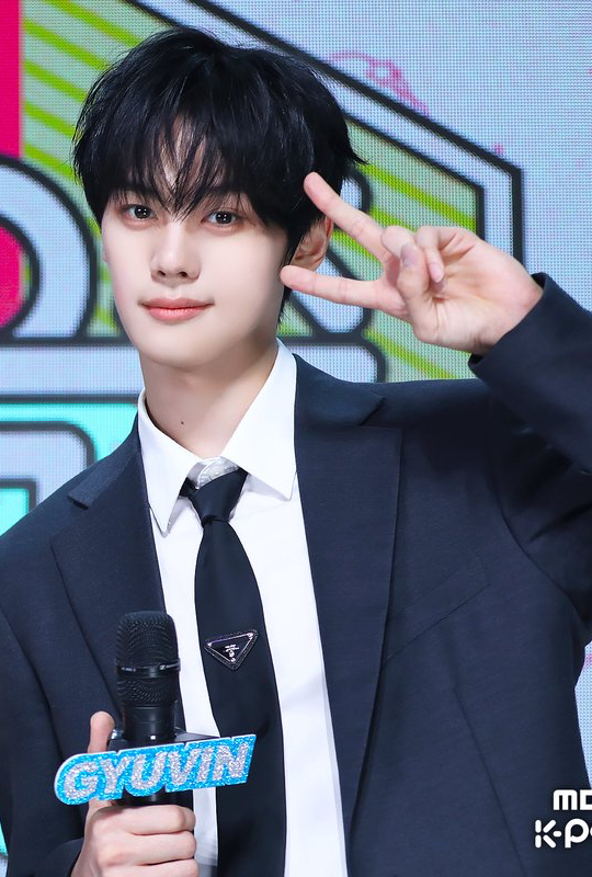 Latest photo of Kim Gyuvin (ZEROBASEONE)