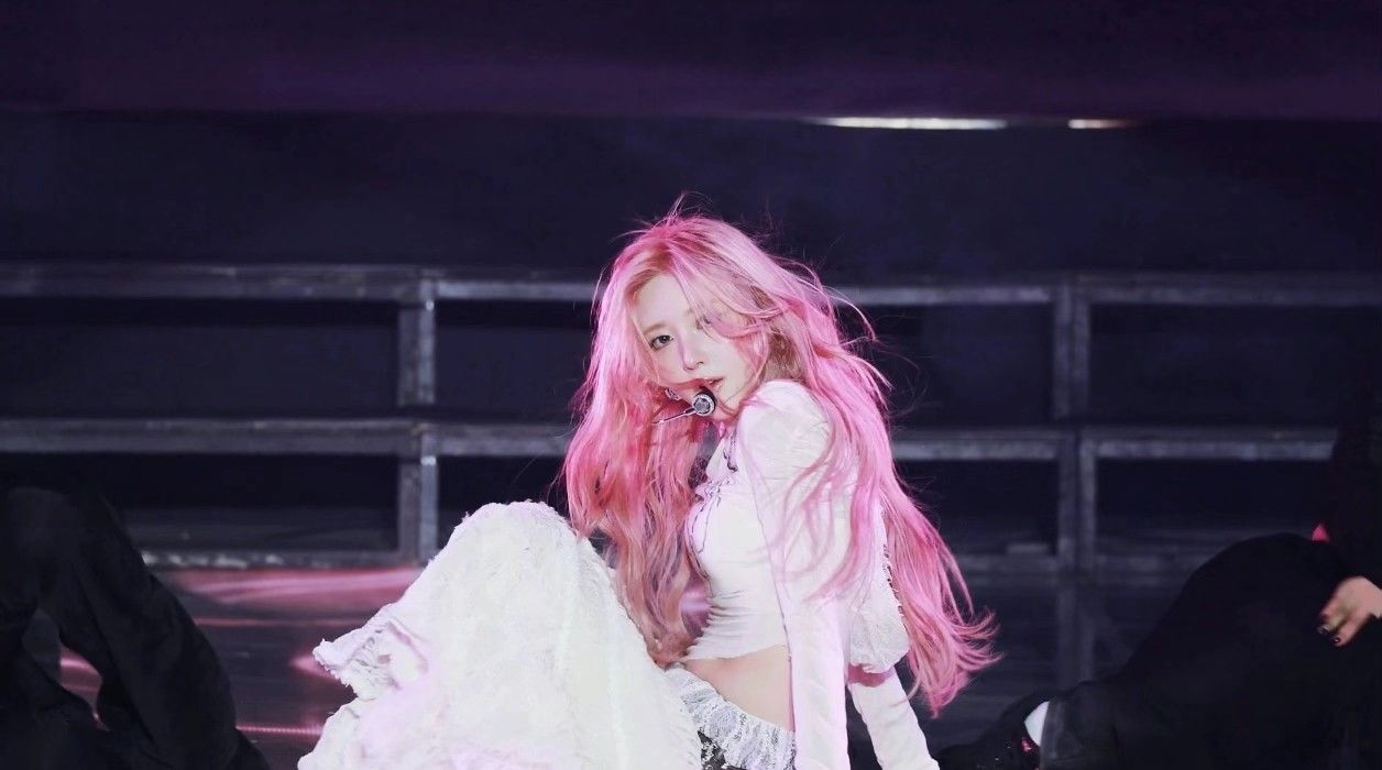 Recent activity shot of Gaeul (IVE)