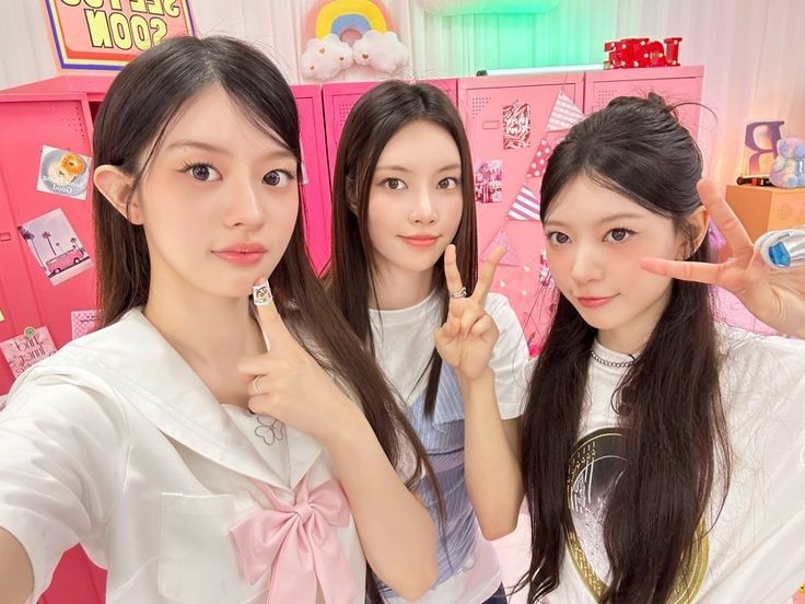 Behind-the-scenes cut of Minju (ILLIT)