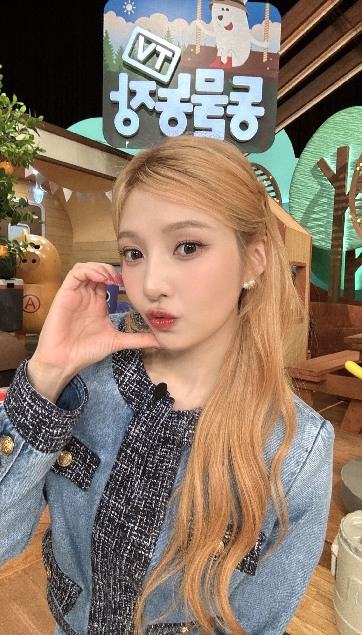 Recent activity shot of Joy (Red Velvet)