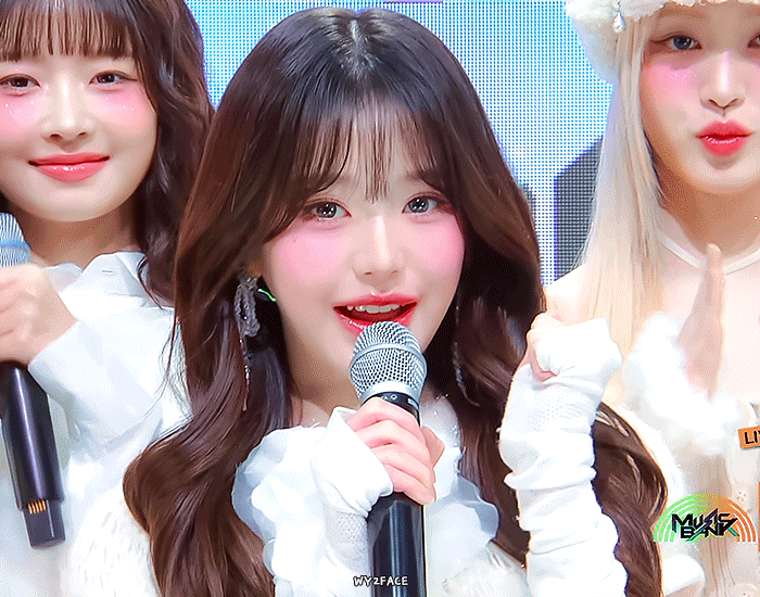 Behind-the-scenes cut of Jang Wonyoung (IVE)