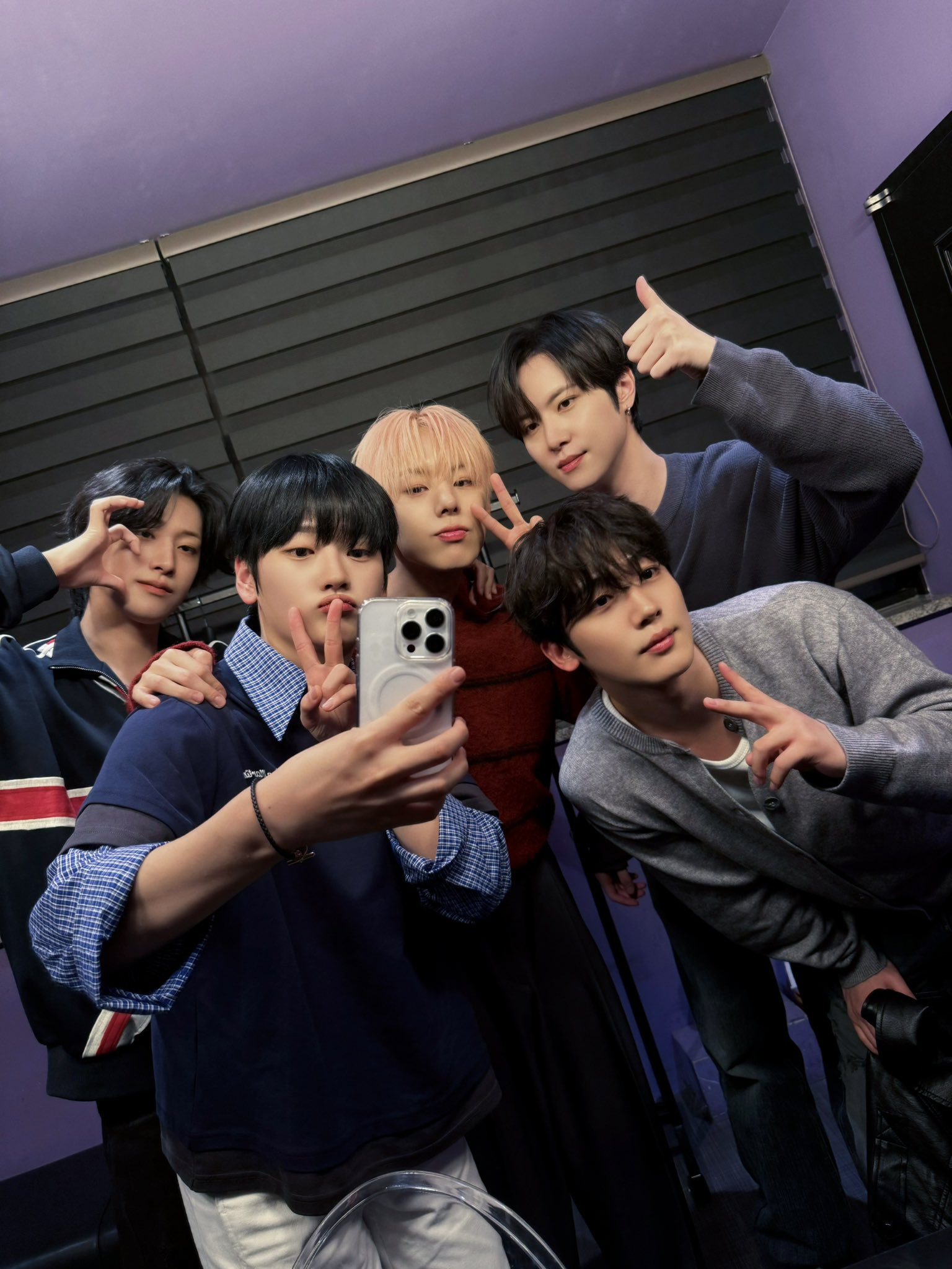 Behind-the-scenes cut of WEi