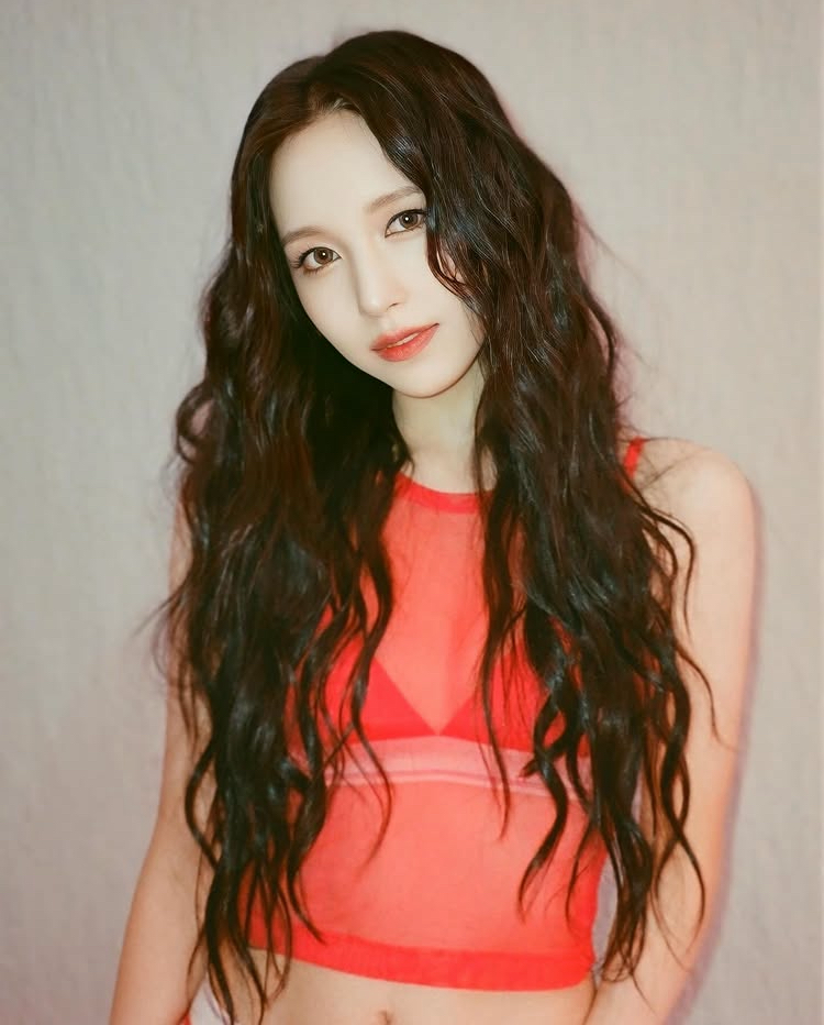 Latest photo of Mina (TWICE)