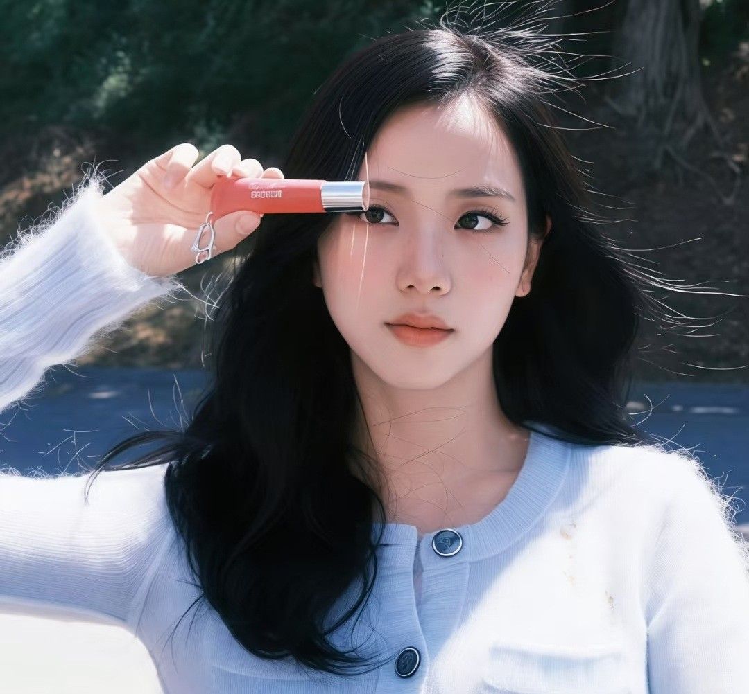 Latest photo of Jisoo (BLACKPINK)