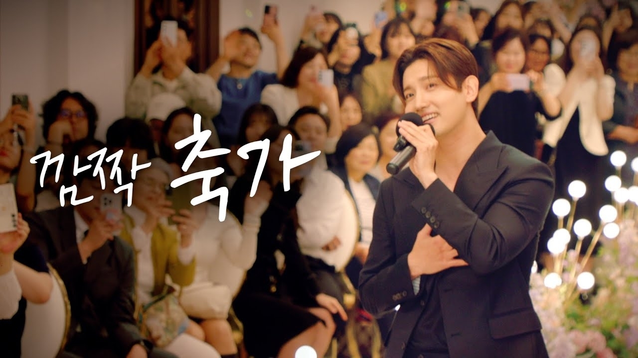 Behind-the-scenes cut of Max (TVXQ)
