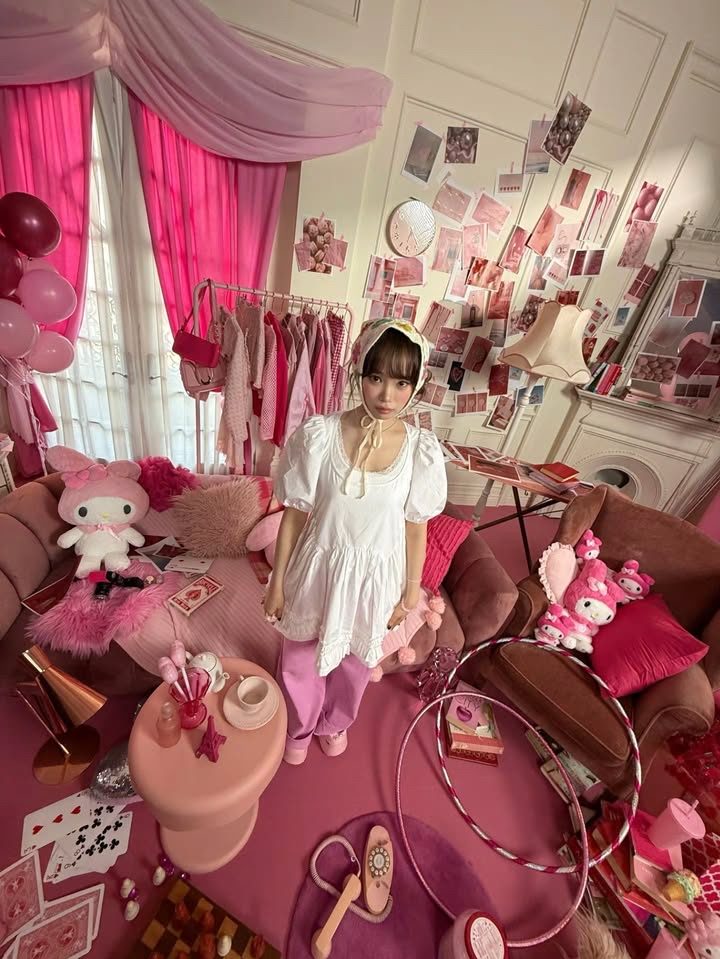 Recent activity shot of Kim Chaewon (LE SSERAFIM)