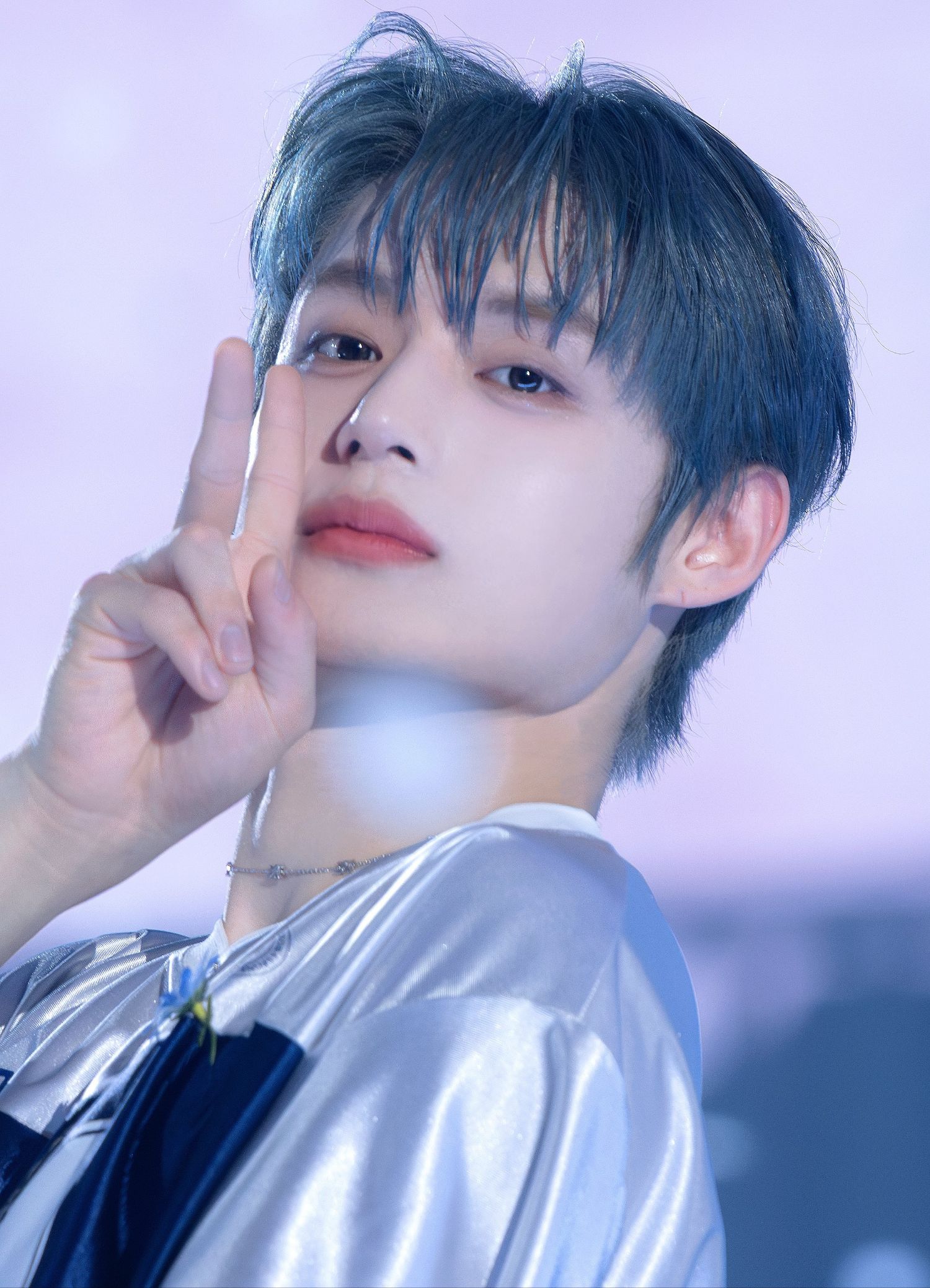 Behind-the-scenes cut of Kim Jiwoong (ZEROBASEONE)