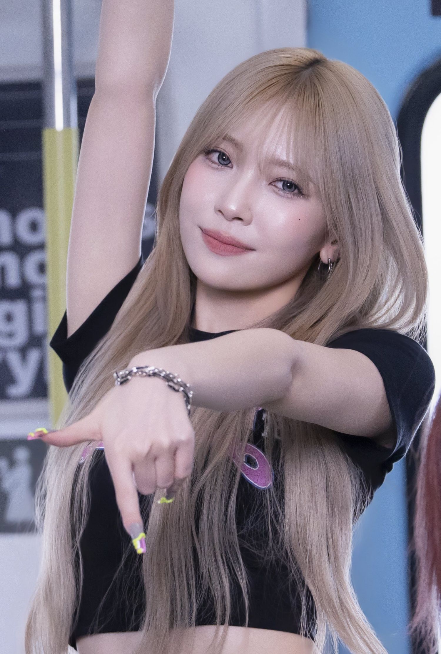 Latest photo of Mayuka (NiziU)