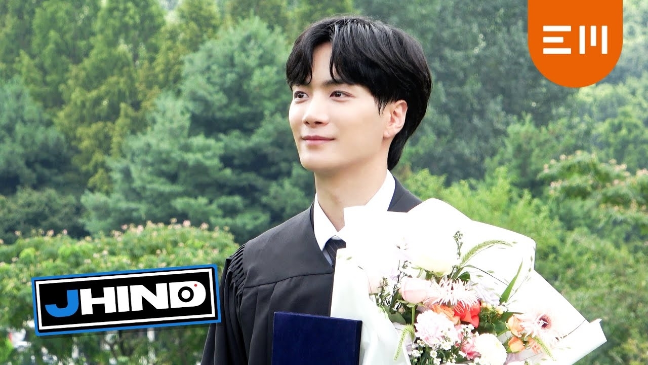 A moment captured by Kim Jonghyeon's fan