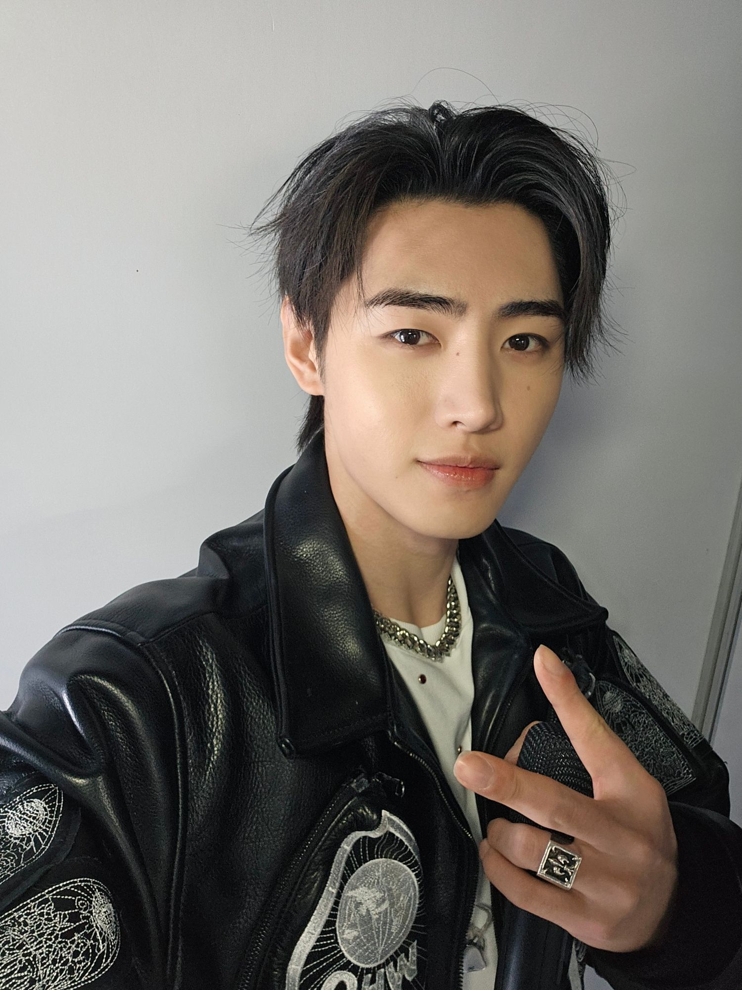 Recent activity shot of Sunghoon (ENHYPEN)