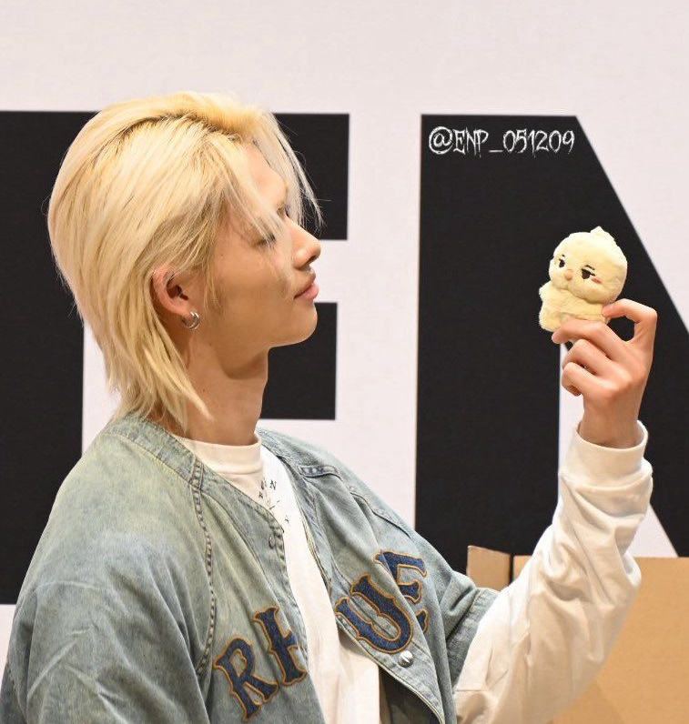 NI-KI (ENHYPEN)的最新照片