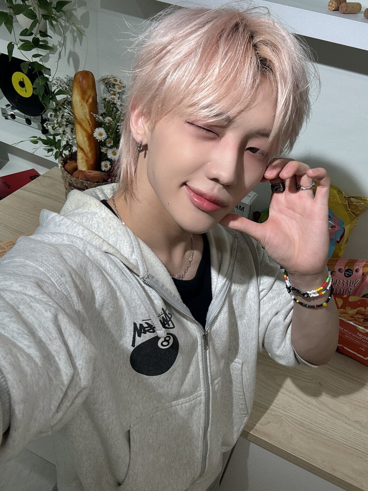 Behind-the-scenes cut of Junhyeok (TNX)