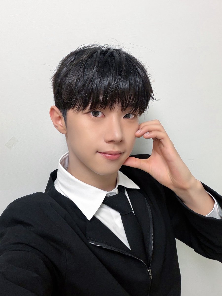 Behind-the-scenes cut of Xikers