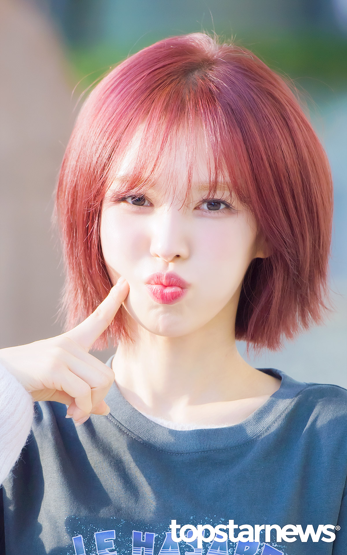 Behind-the-scenes cut of Wendy (Red Velvet)