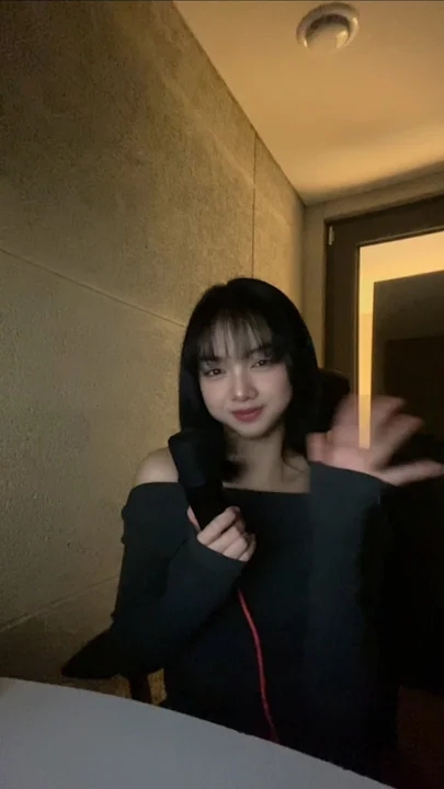 A moment captured by SECRET NUMBER's fan