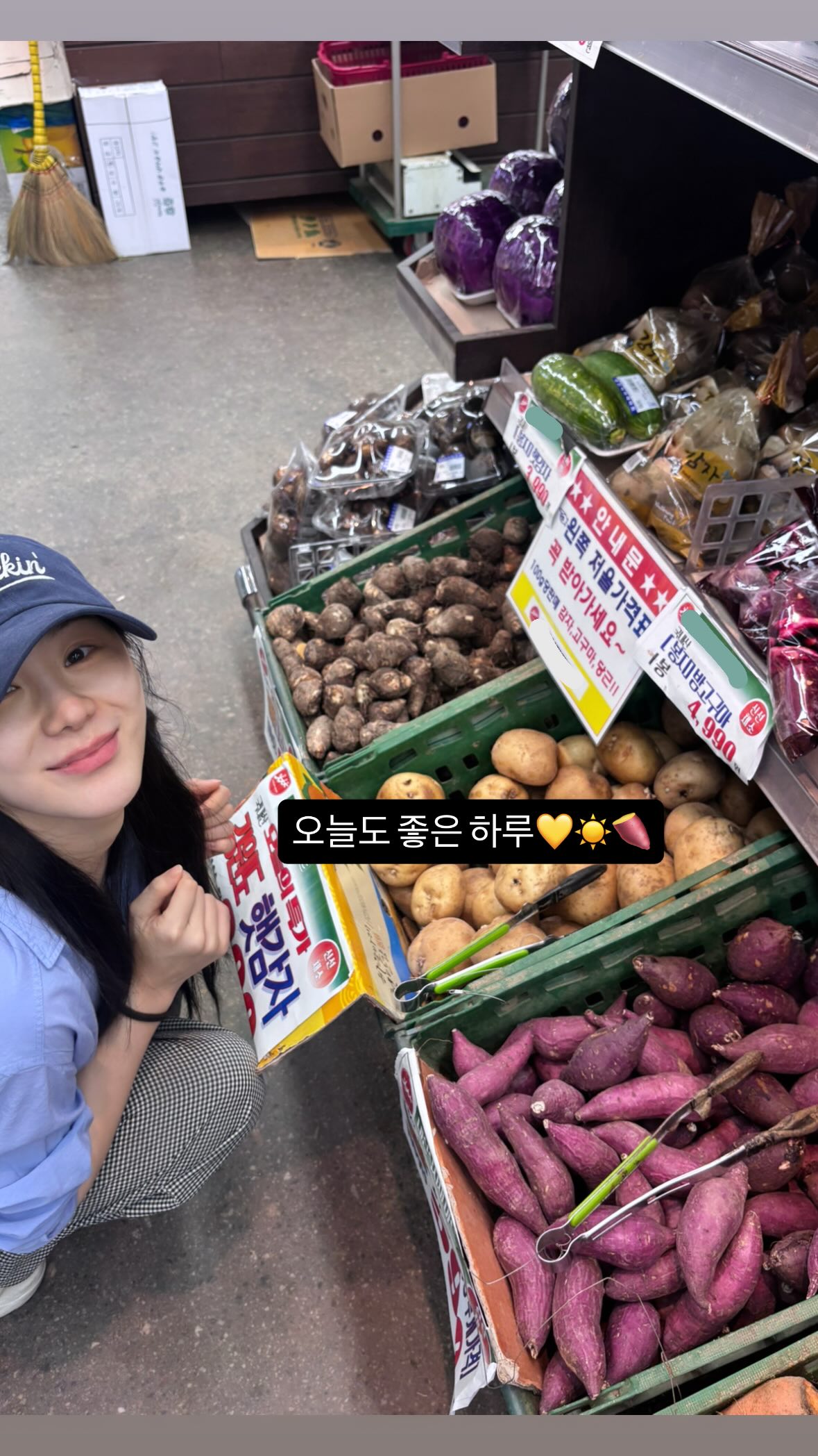 Recent activity shot of Lee Chaeyeon