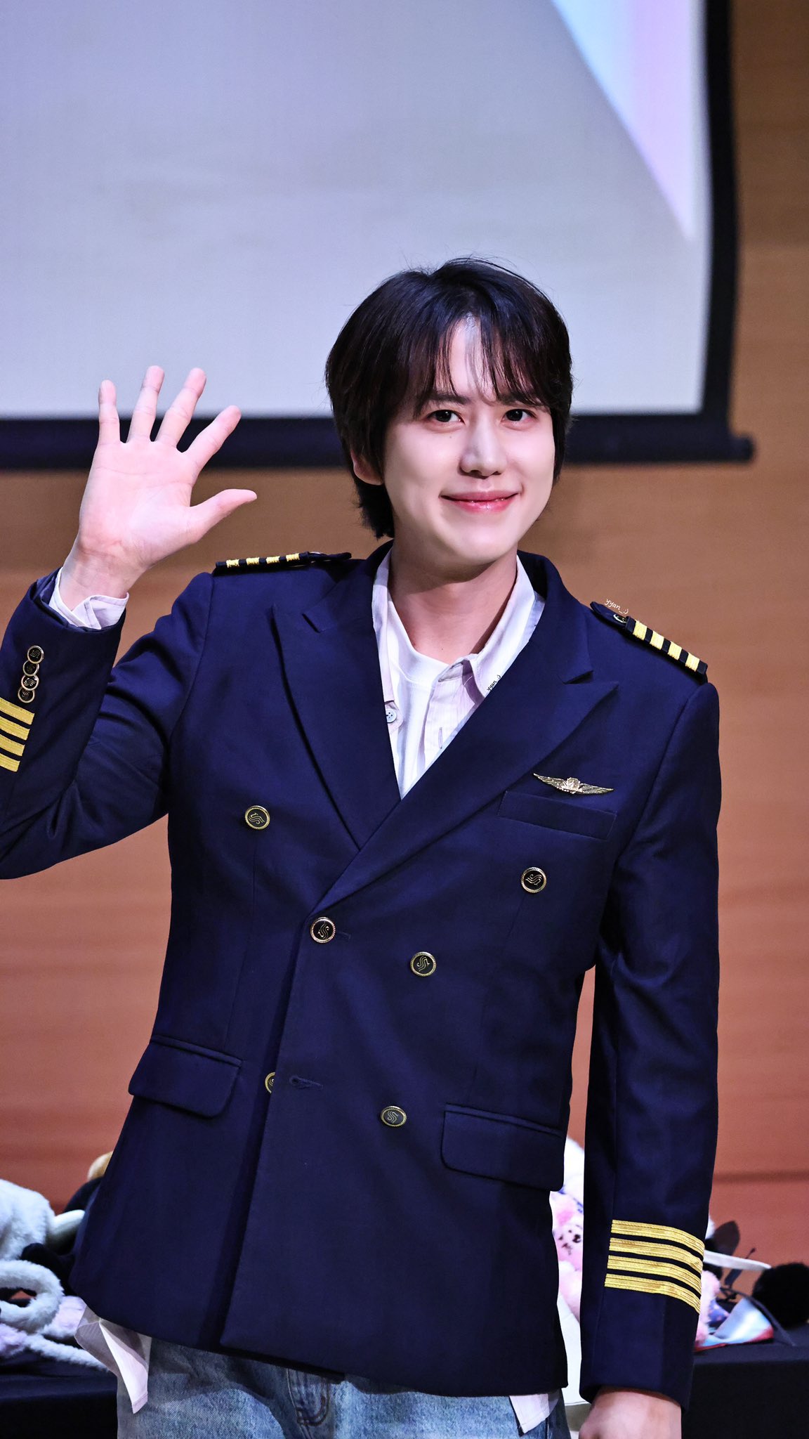 A heartfelt wallpaper shared by Kyuhyun (Super Junior)'s fans