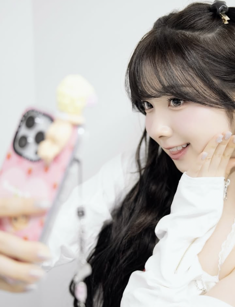 A moment captured by Miihi (NiziU)'s fan