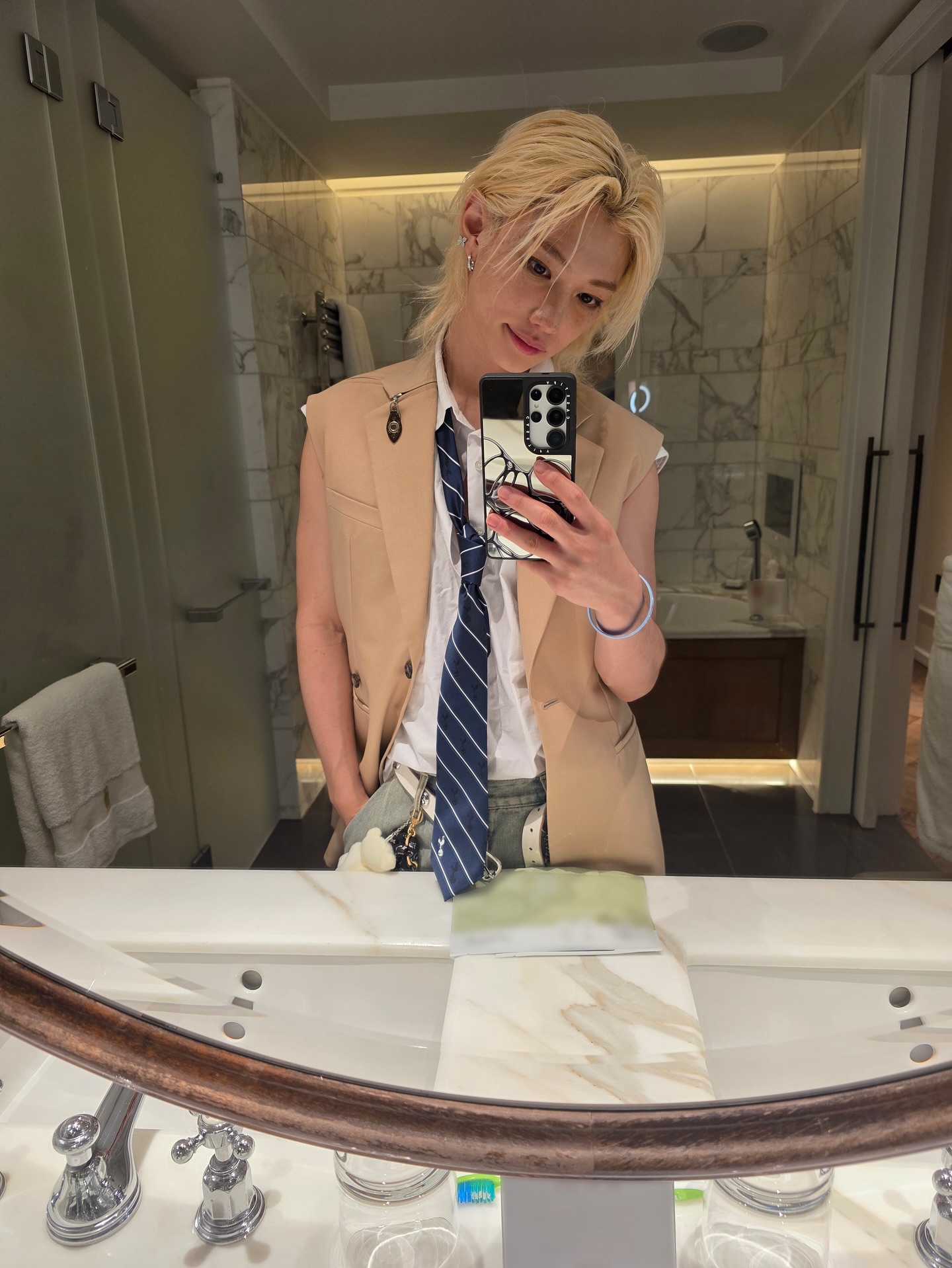Behind-the-scenes cut of Felix (Stray Kids)